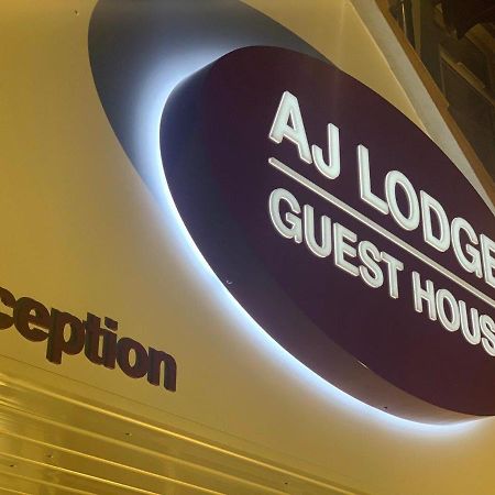 AJ Lodge Slough Buitenkant foto