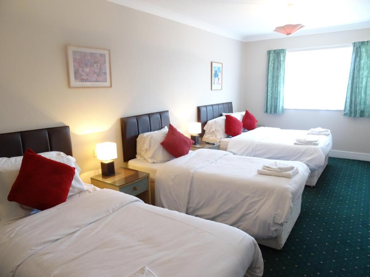 AJ Lodge Slough Buitenkant foto