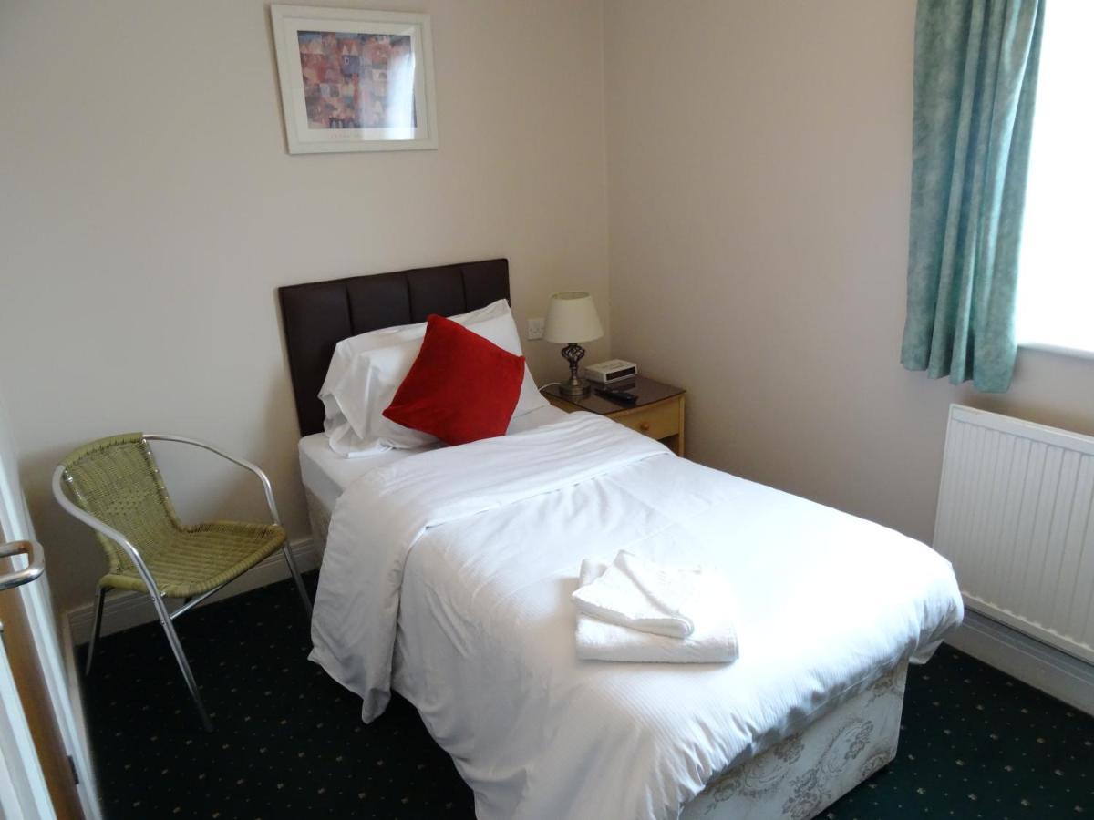 AJ Lodge Slough Buitenkant foto