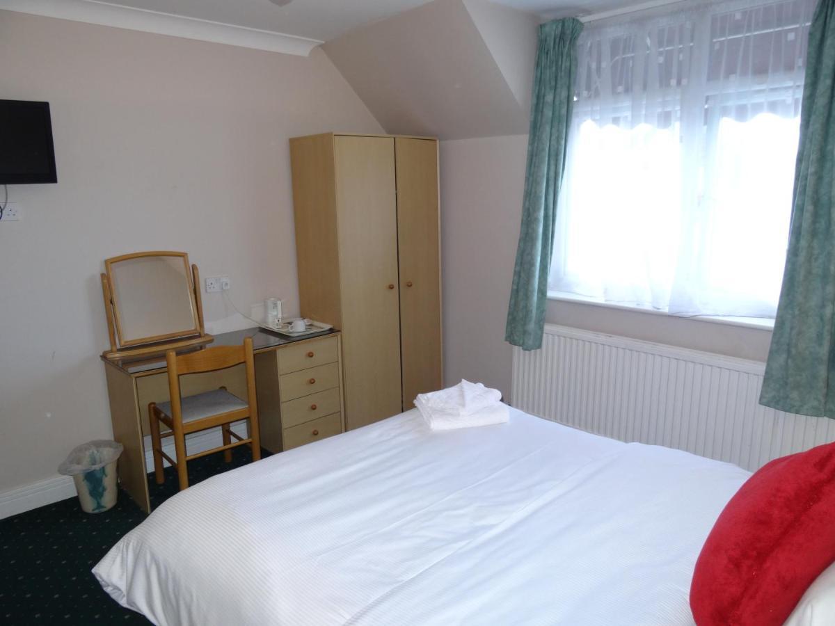 AJ Lodge Slough Buitenkant foto