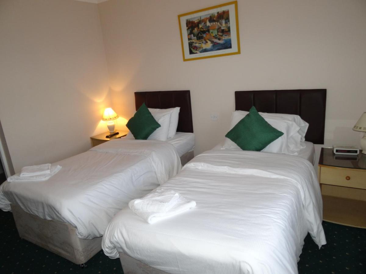 AJ Lodge Slough Buitenkant foto