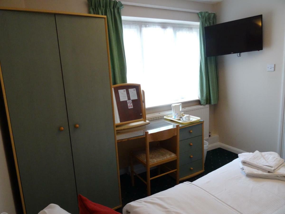 AJ Lodge Slough Buitenkant foto